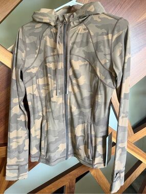 Lululemon Hooded Define Jacket - size 8